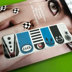 INSTANT NAIL FOILS graphic print fast wrap apply: nightmare before Christmas